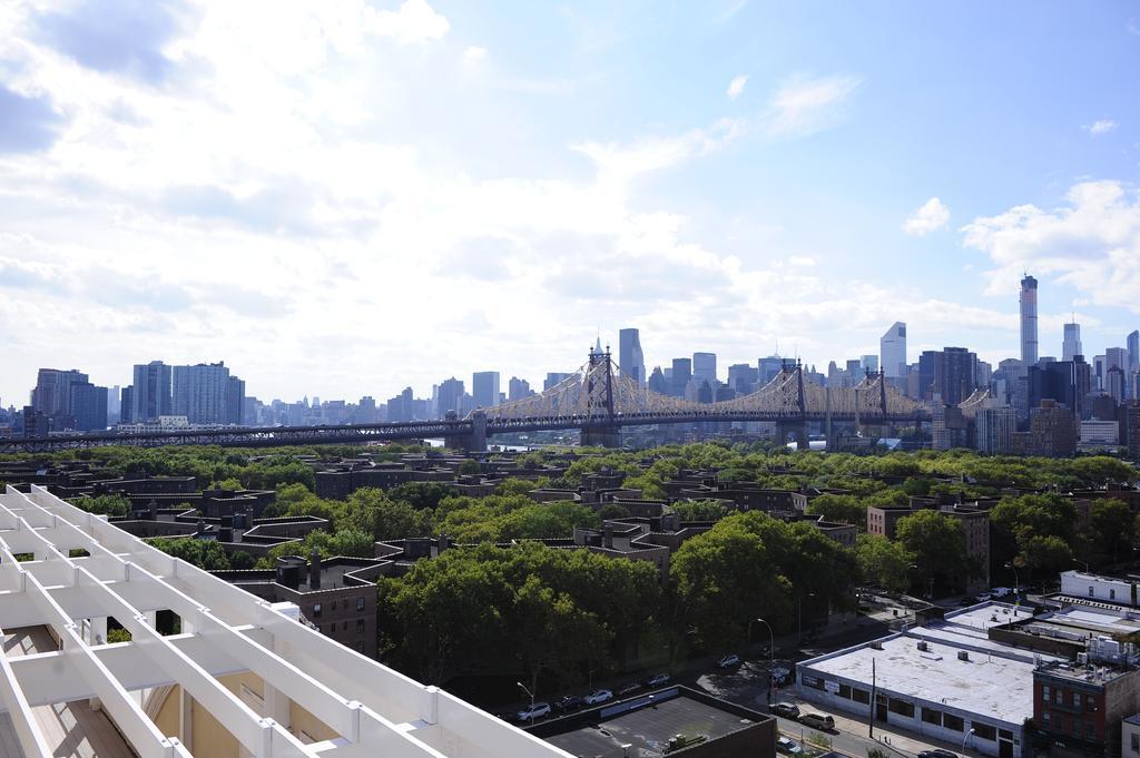 Howard Johnson By Wyndham Long Island City New York Exterior photo