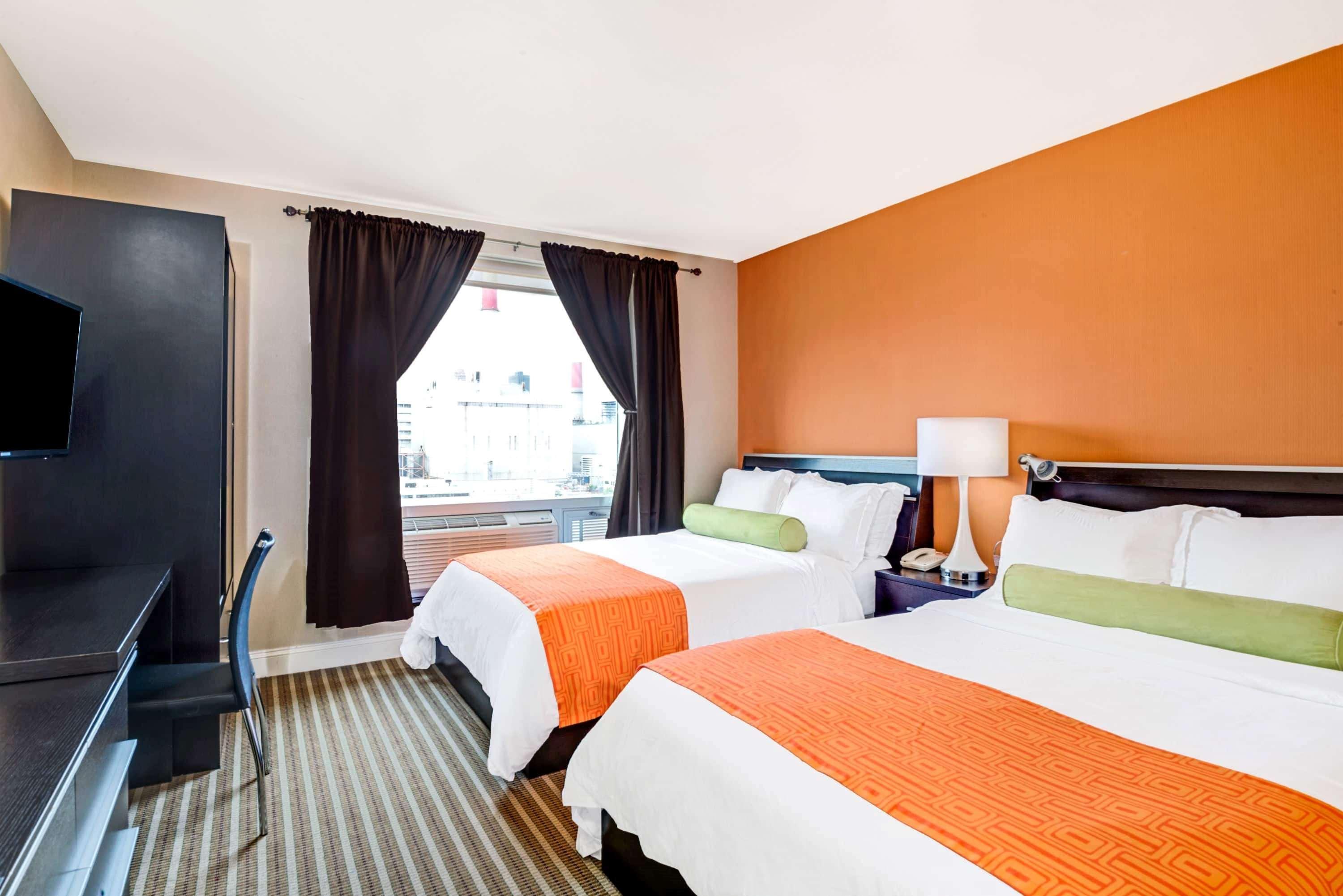Howard Johnson By Wyndham Long Island City New York Exterior photo