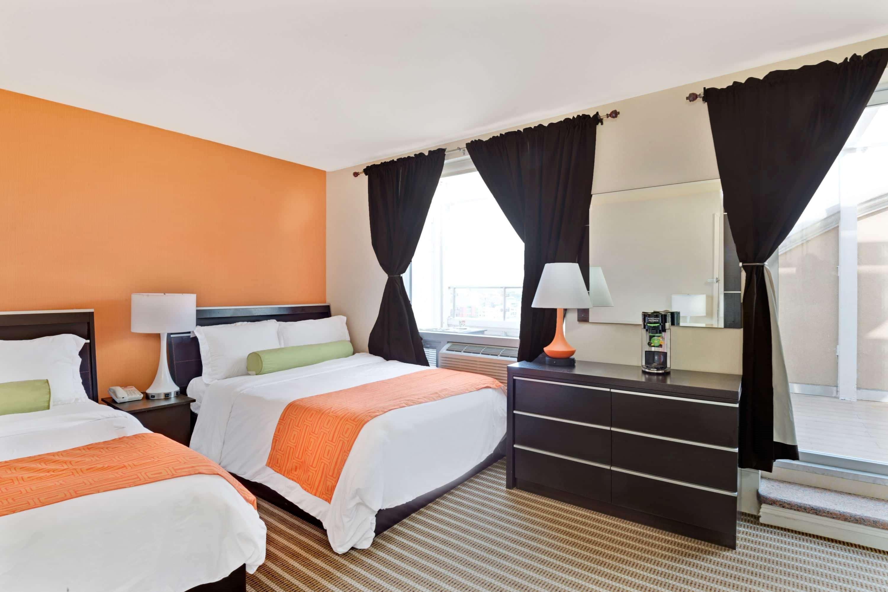 Howard Johnson By Wyndham Long Island City New York Exterior photo
