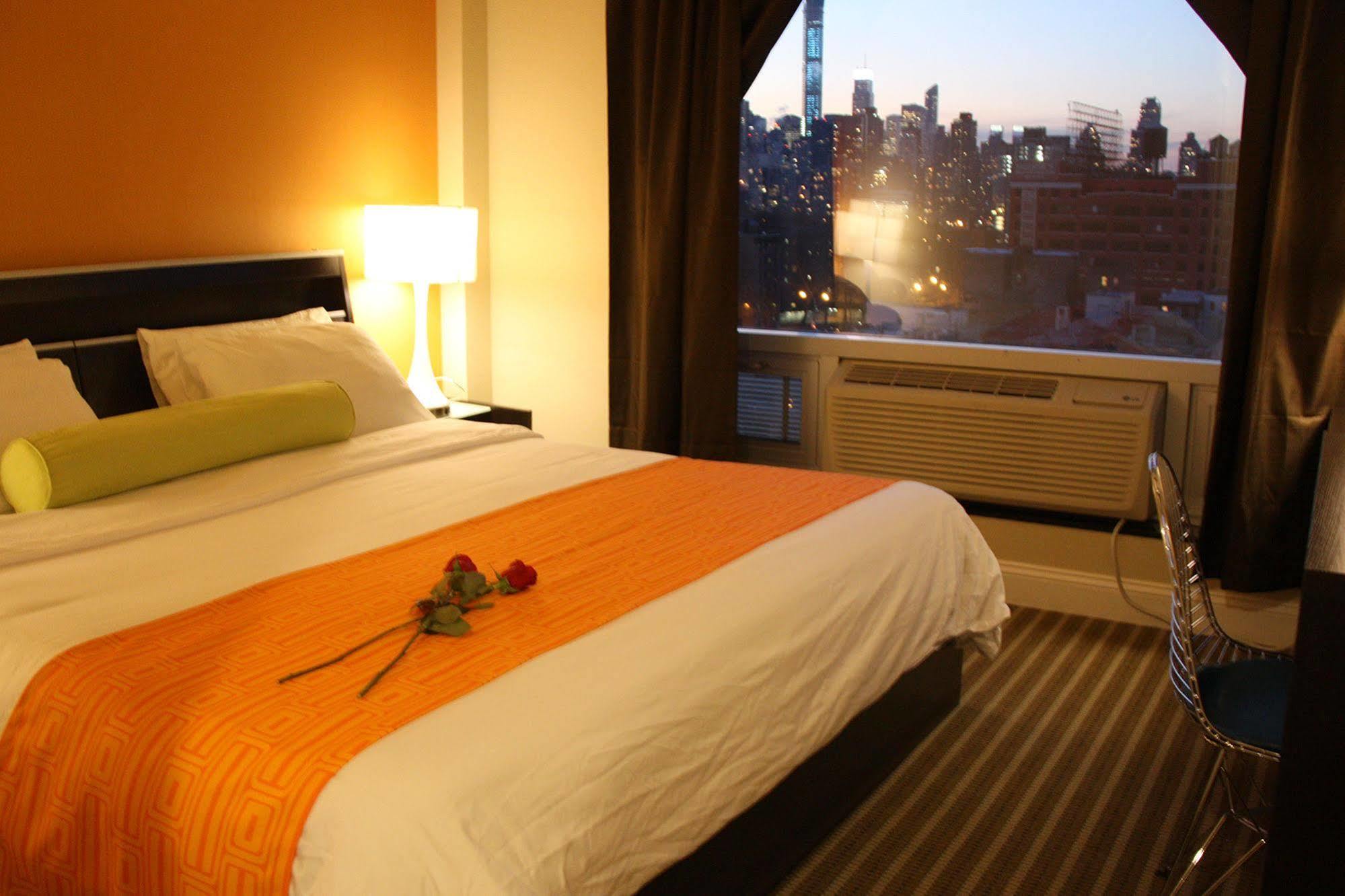 Howard Johnson By Wyndham Long Island City New York Exterior photo