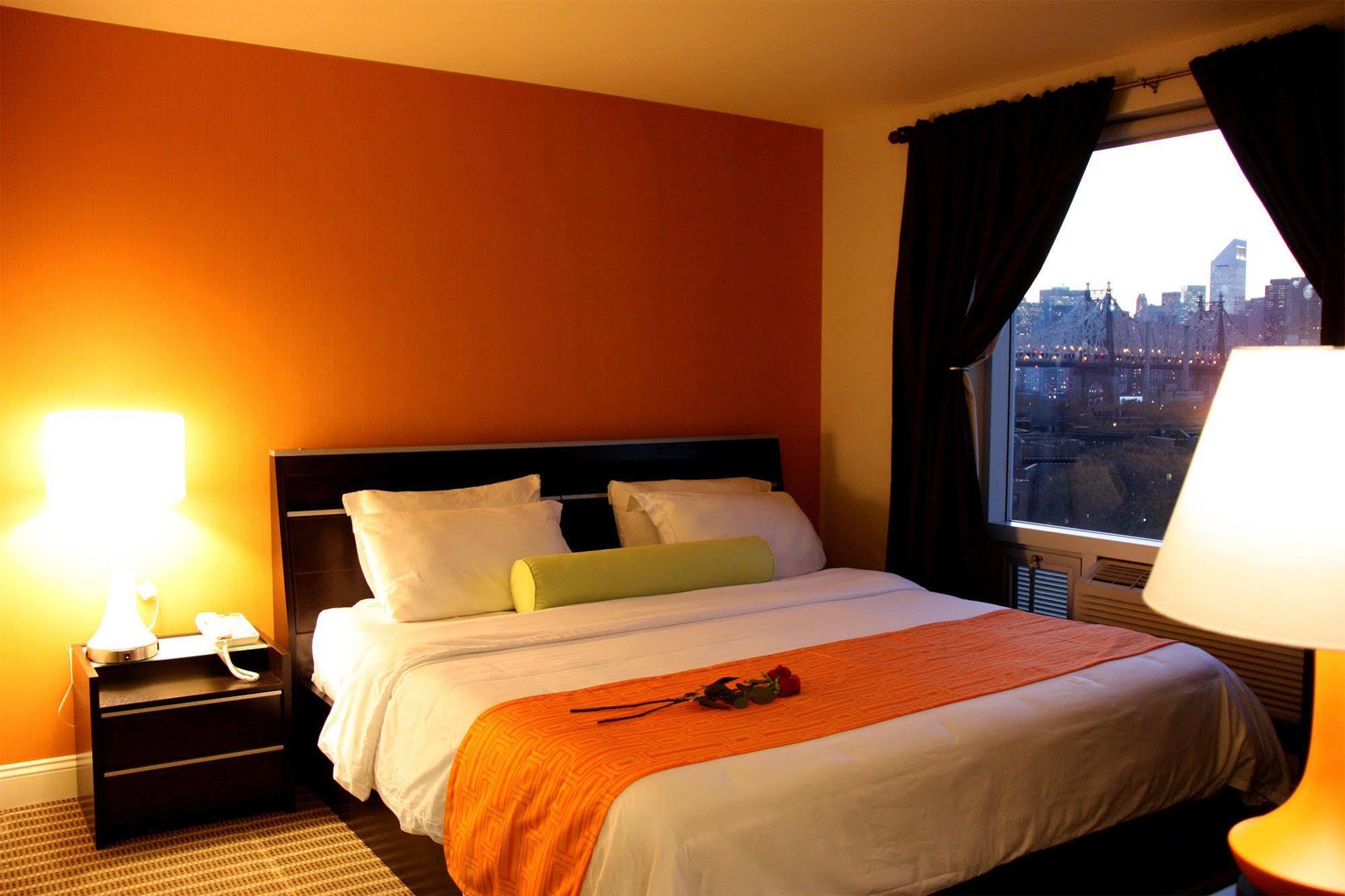 Howard Johnson By Wyndham Long Island City New York Exterior photo