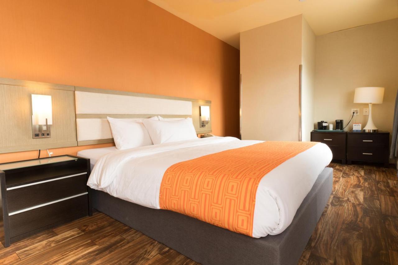 Howard Johnson By Wyndham Long Island City New York Exterior photo