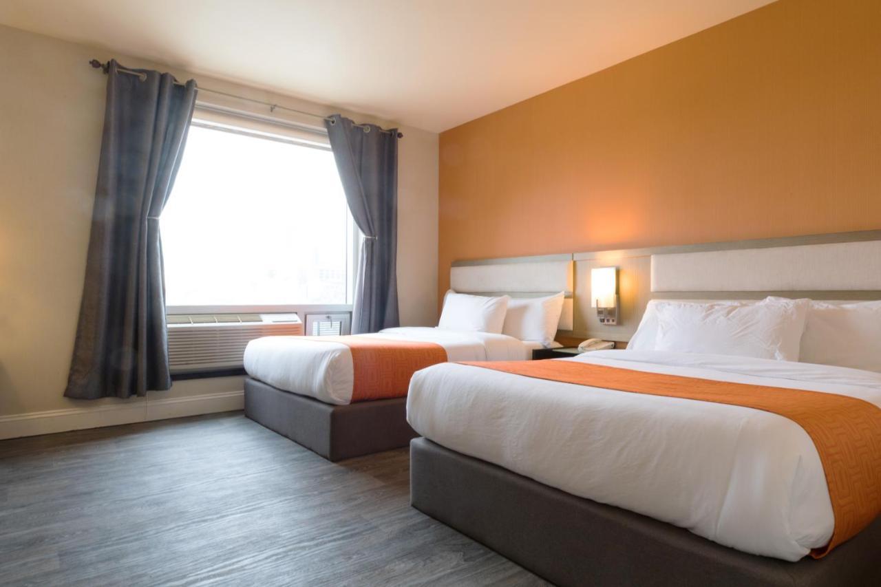 Howard Johnson By Wyndham Long Island City New York Exterior photo
