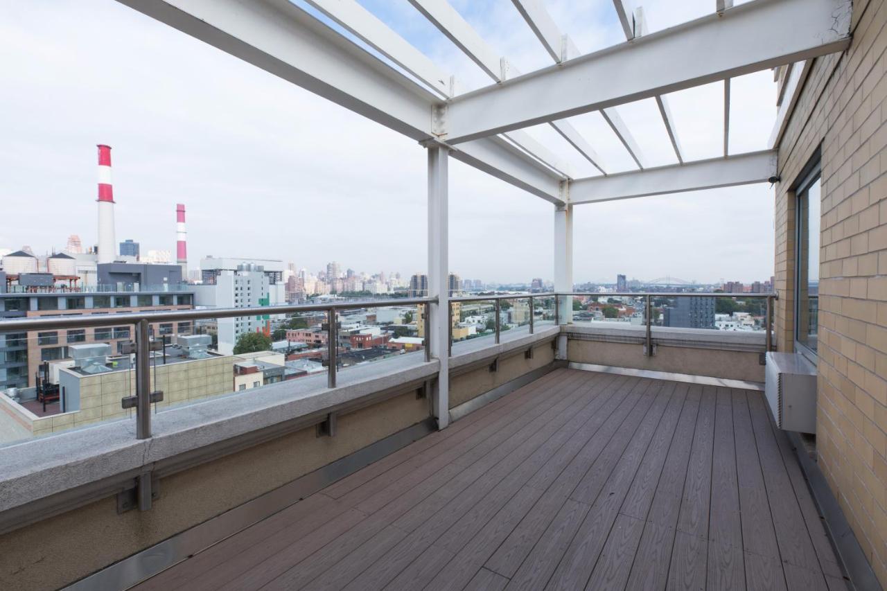Howard Johnson By Wyndham Long Island City New York Exterior photo