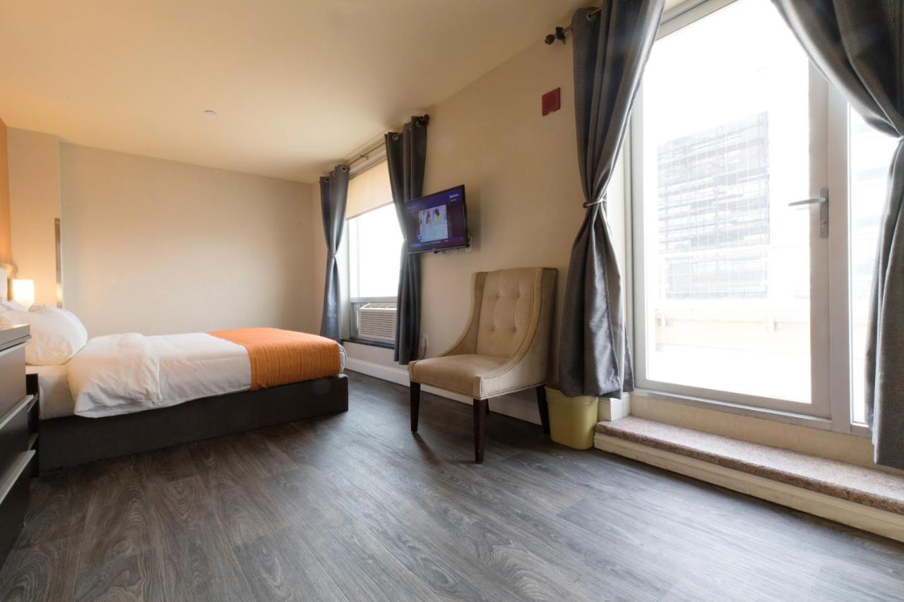 Howard Johnson By Wyndham Long Island City New York Exterior photo